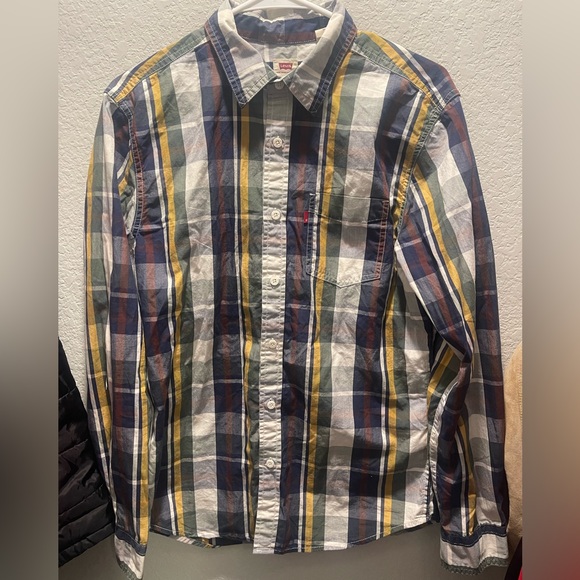 Levi’s button down - Picture 3 of 3
